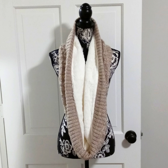❄️White House Black Market❄️ - Knit Faux Fur Infinity Scarf - Picture 5 of 11